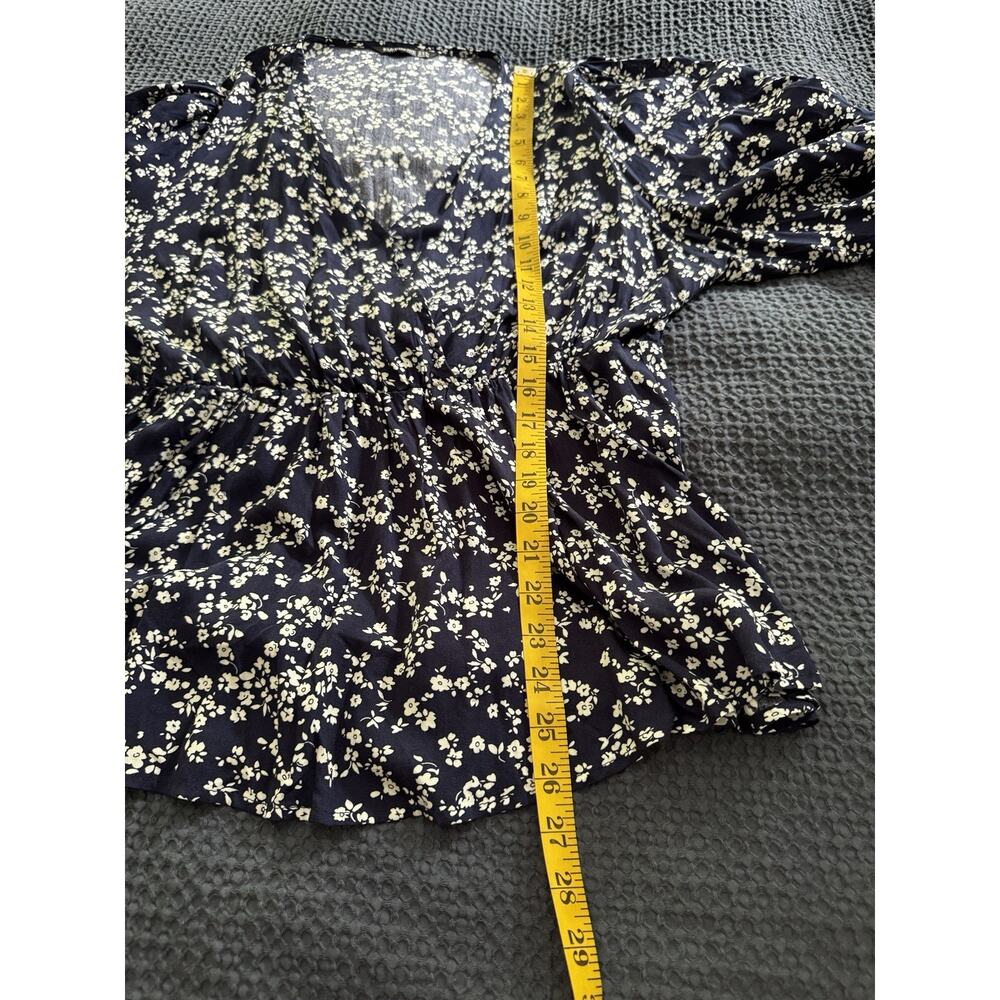 Bloomchic Navy & White Floral Wrap Blouse With Peplum Size 14-16 - Picture 12 of 14
